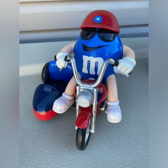 Freedom Rider M&M Red White & Blue Motorcycle Candy Dispenser. - Picture 10 of 10